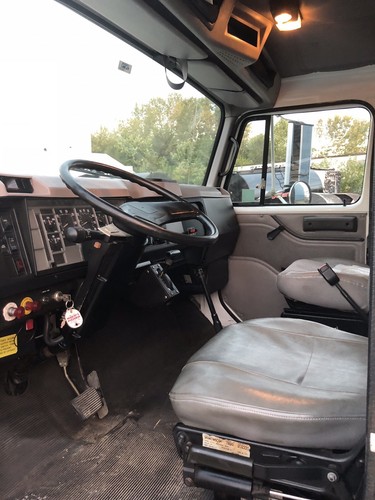 1998 Int 4700 Sealcoat Truck