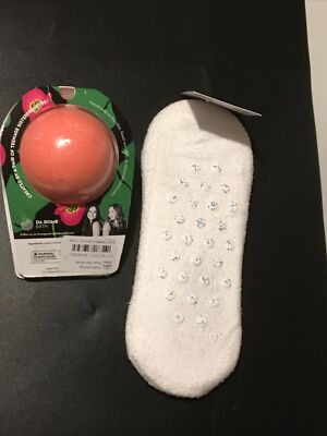 Da Bomb Bath! Kauai Bomb 7OZ! Also Pair Of Stay Cozy Slipper Socks With Grippers