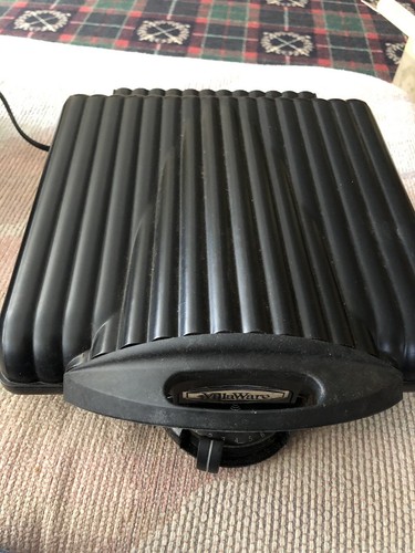 VillaWare Belgian Maxi Waffler 4 Maker Waffle Tone Black 1200 Watts Model 2201