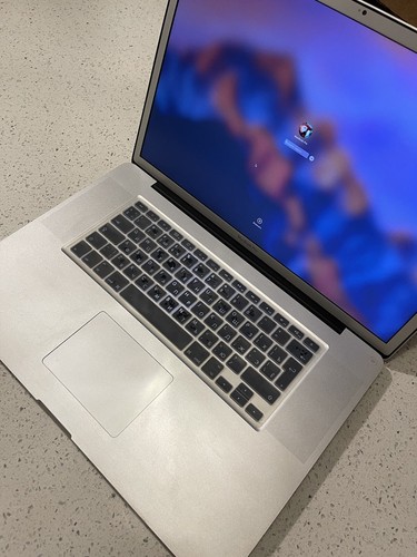 UPGRADED APPLE Macbook Pro 17'' QUAD Core i7 2.4GHz 16GB RAM