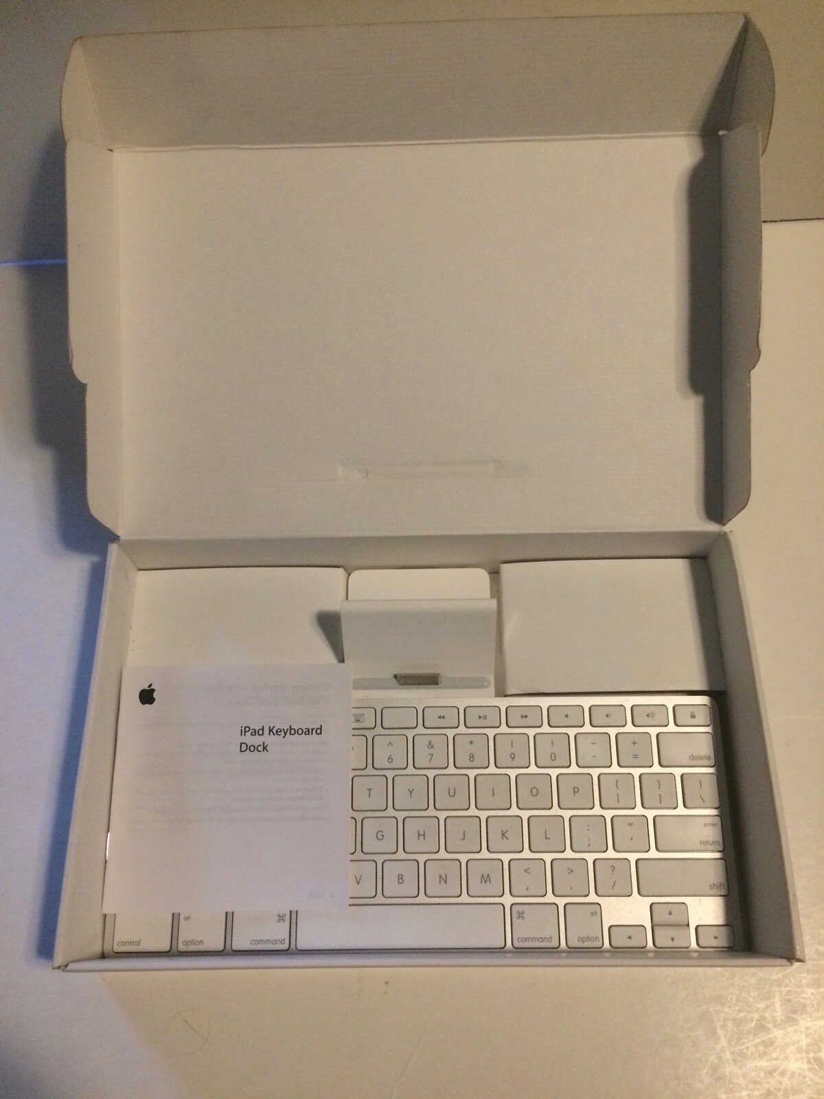 Apple iPad Keyboard Dock A1359 MC533LL/B for 1st 2nd 3rd Generation 30 Pin