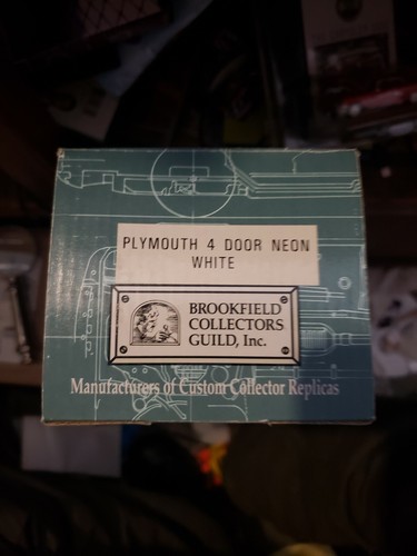 Scarce Brookfield Collectors Guild 1:25 Plymouth Neon Promo Car (White) NEW