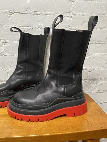 厚底◆BOTTEGA VENETA TIRE チェルシーアンクルブーツ レッド Bottega Veneta Leather Chelsea Red-Sole Tire Combat Boots