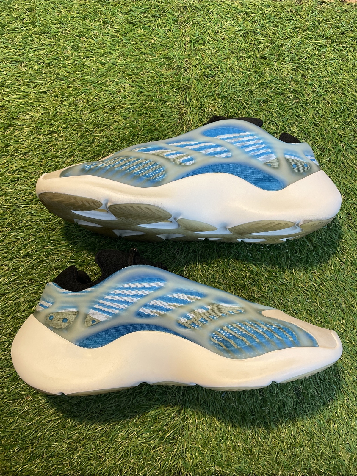 yeezy 700 v3 size 12