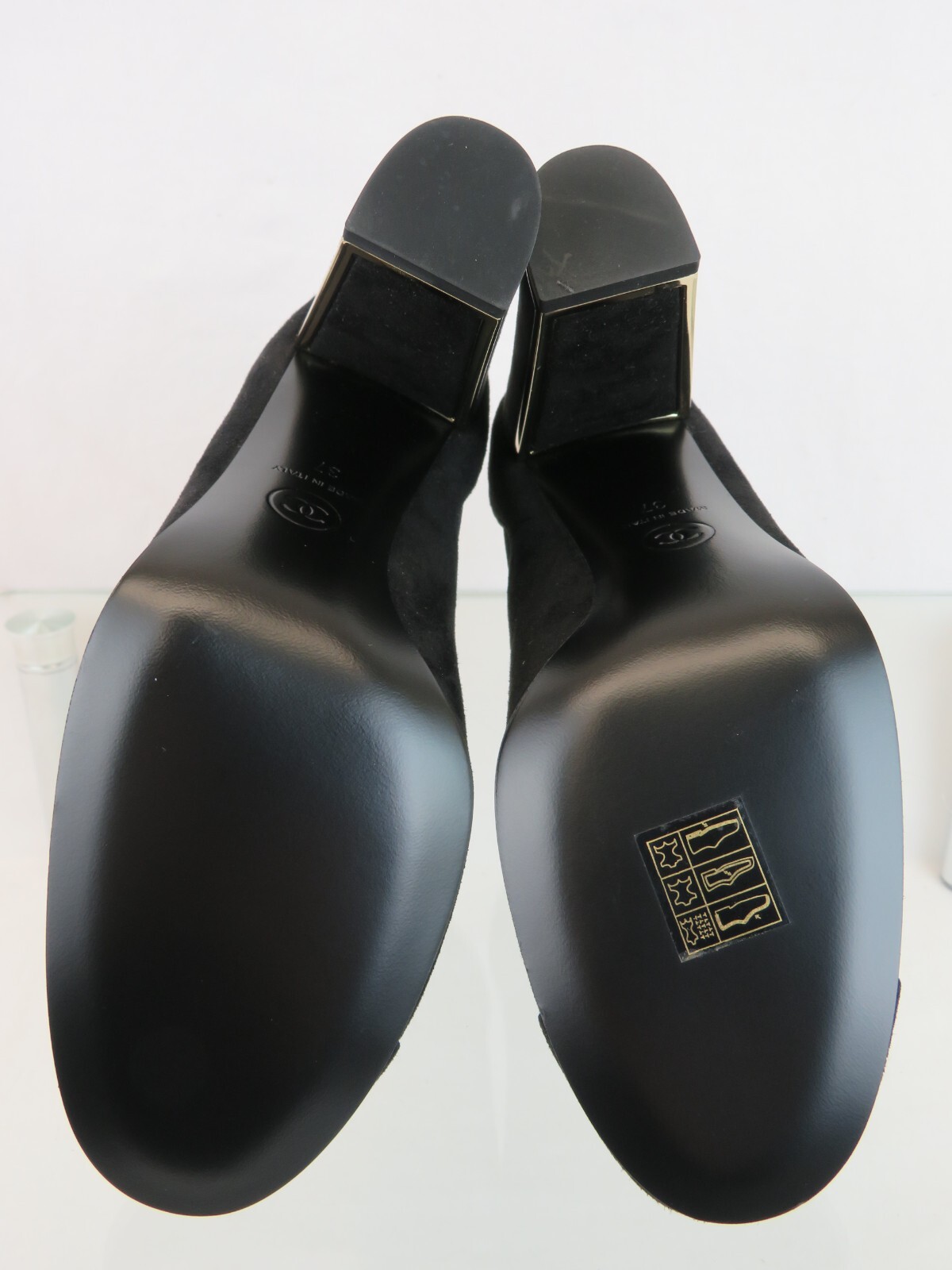 Pre-owned Chanel G31660 Black Suede Gold Logo Chelsea Heel Short Ankle Booties Pumps 37