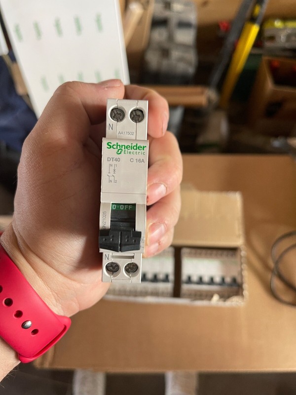 Disjoncteur Neuf Prodis Dt40 - Disjoncteur - 1p+N - 16a - Courbe C  Schneider E