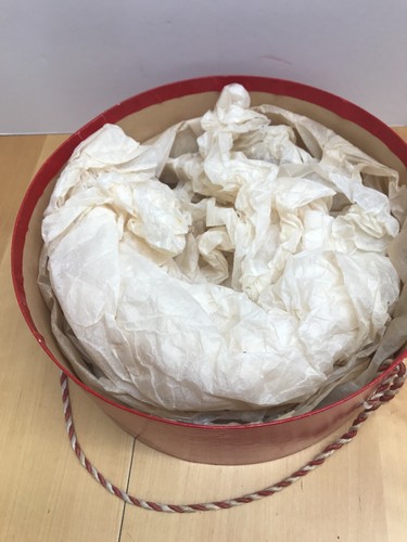 VINTAGE Ben Simon’s Hat Box Department Store Lincoln Nebraska Red white