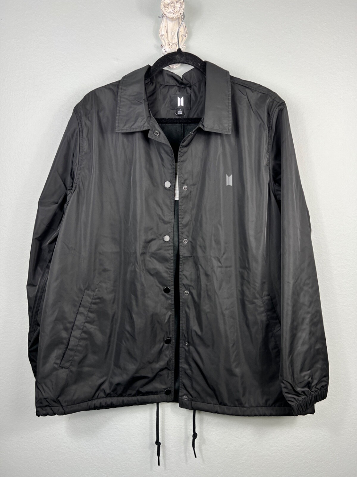 新品 未開封 BTS IDOL JACKET WINDBREAKER 01 M s-l400.jpg