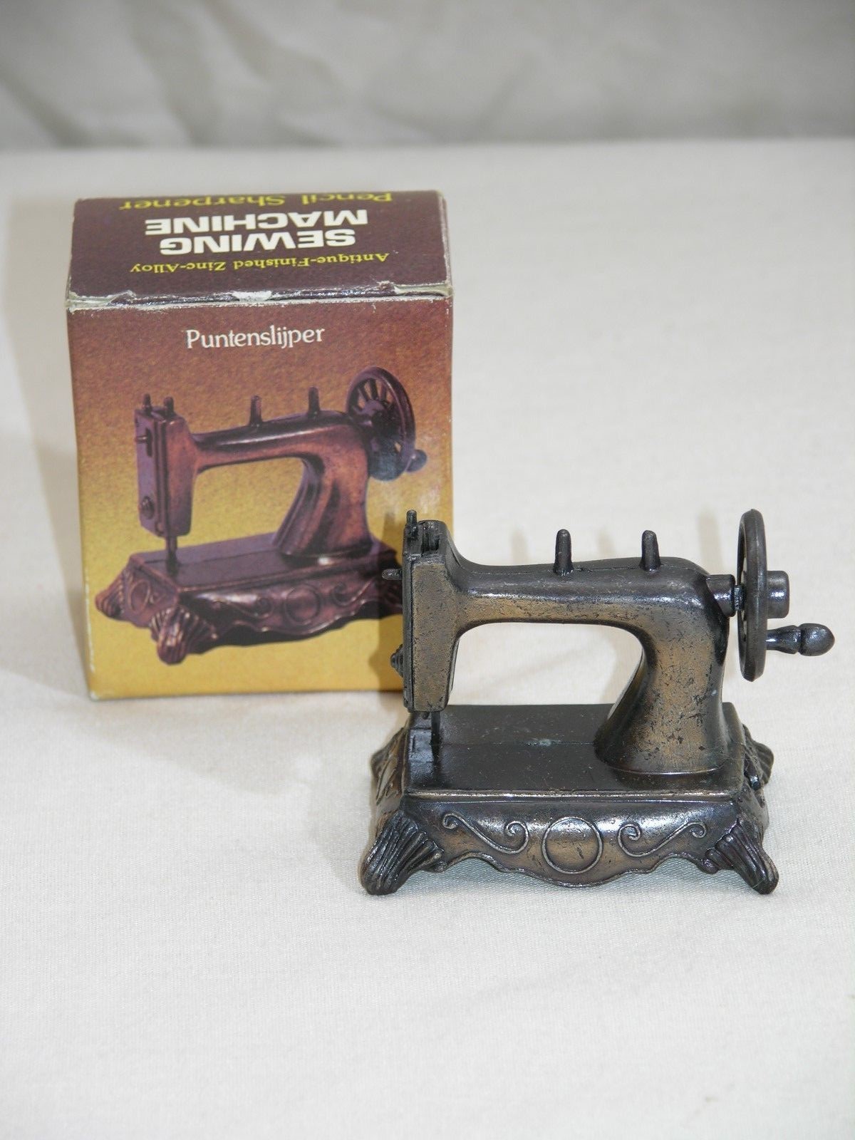 Miniature Replica Antique-Finish Sewing Machine Pencil Sharpener