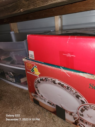 45 PIECE CHRISTMAS DINNER WARE COMPLETE SET
