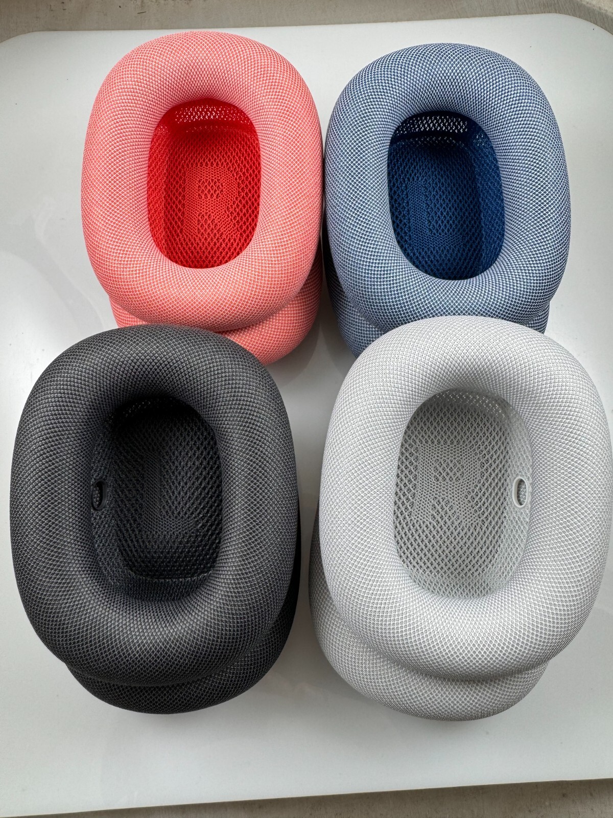 Original Apple replacement Ear Cushions for AirPods Max ( Lightning Connector ) Original Apple replacement Ear Cushions for AirPods Max ( Lightning Connector )