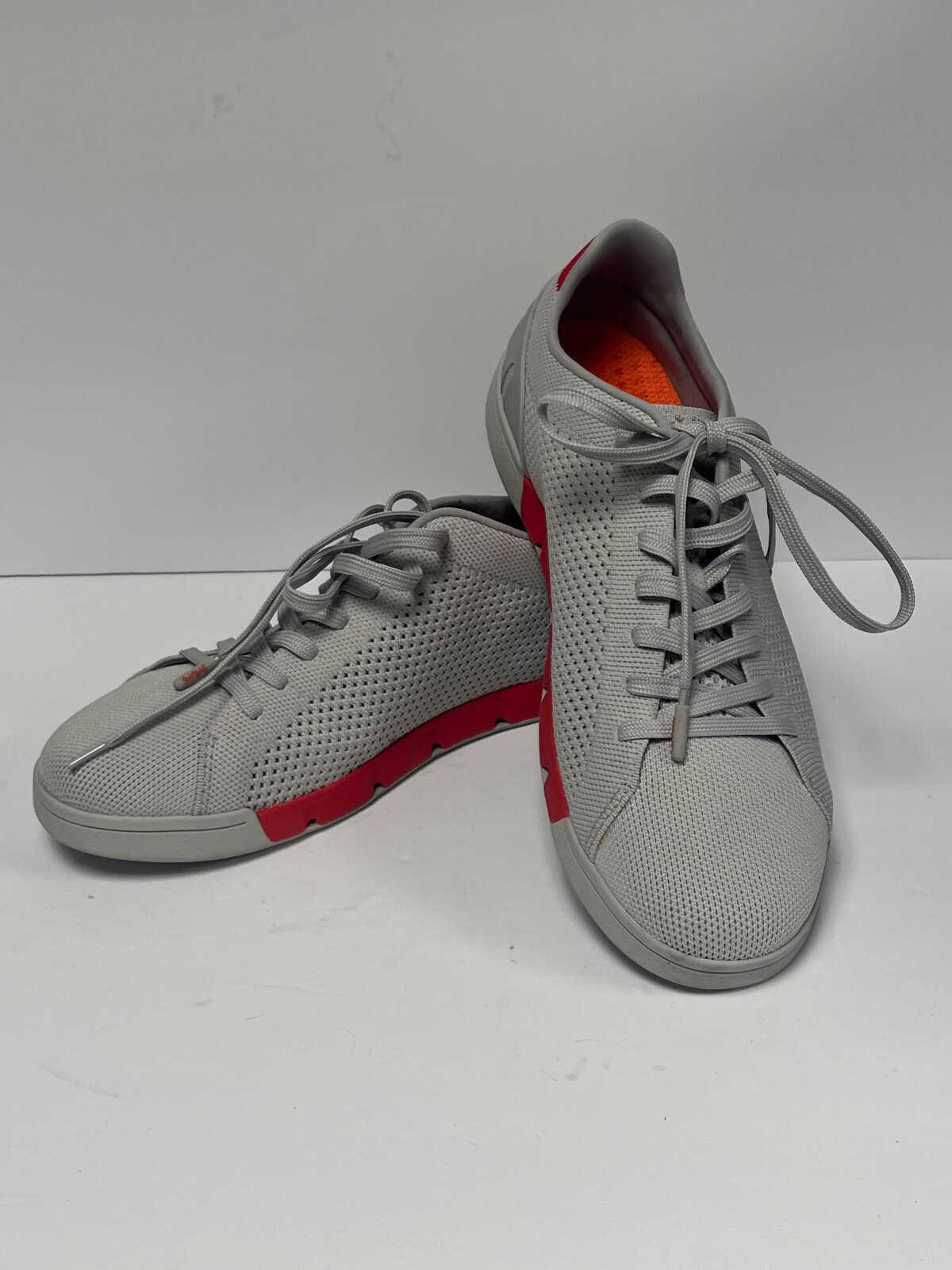 NWOB SWIMS Breeze Tennis Knit Shoes Men Size 8.5 Gray Red