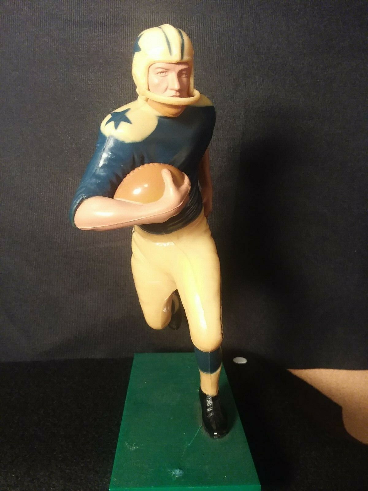 Dallas Cowboy - Running Back - Hartland Statue
