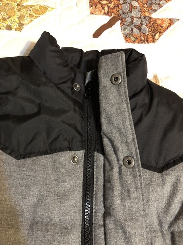 Boys OLD NAVY Black Gray Sleeveless Jacket Vest Size Small 6-7 Regular