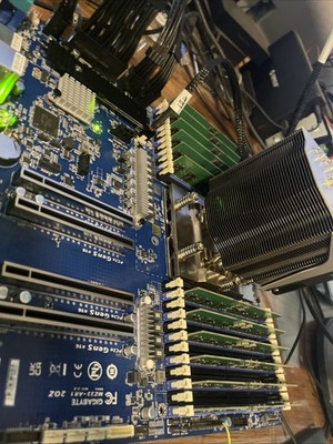 SK Hynix 16GB 5600MHz DDR5 RAM 1RX8 PC5-5600B 1010 XT RECC RDIMM