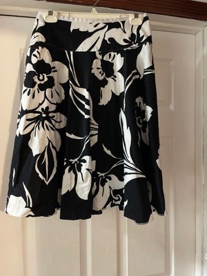 Women Design Elements Black and White  Flowers Skirt Size 8 by Donna Degnan 