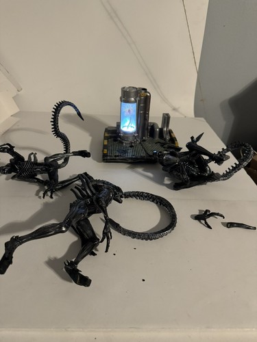 ALIEN SWARM PACK   エイリアン Alien - Xenomorph Swarm Action Figure Set (Items May Vary