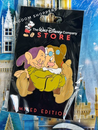 2024 Disney DEC PIN Hugs Are The Best Snow White 7 Dwarfs