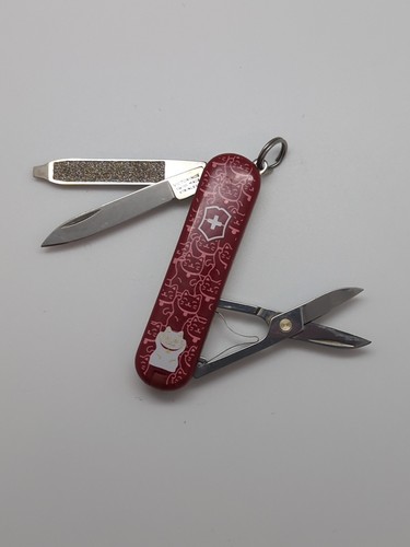 Ruby　luck Victorinox - Lucky Cat - Classic SD - Swiss Army SAK - Multi