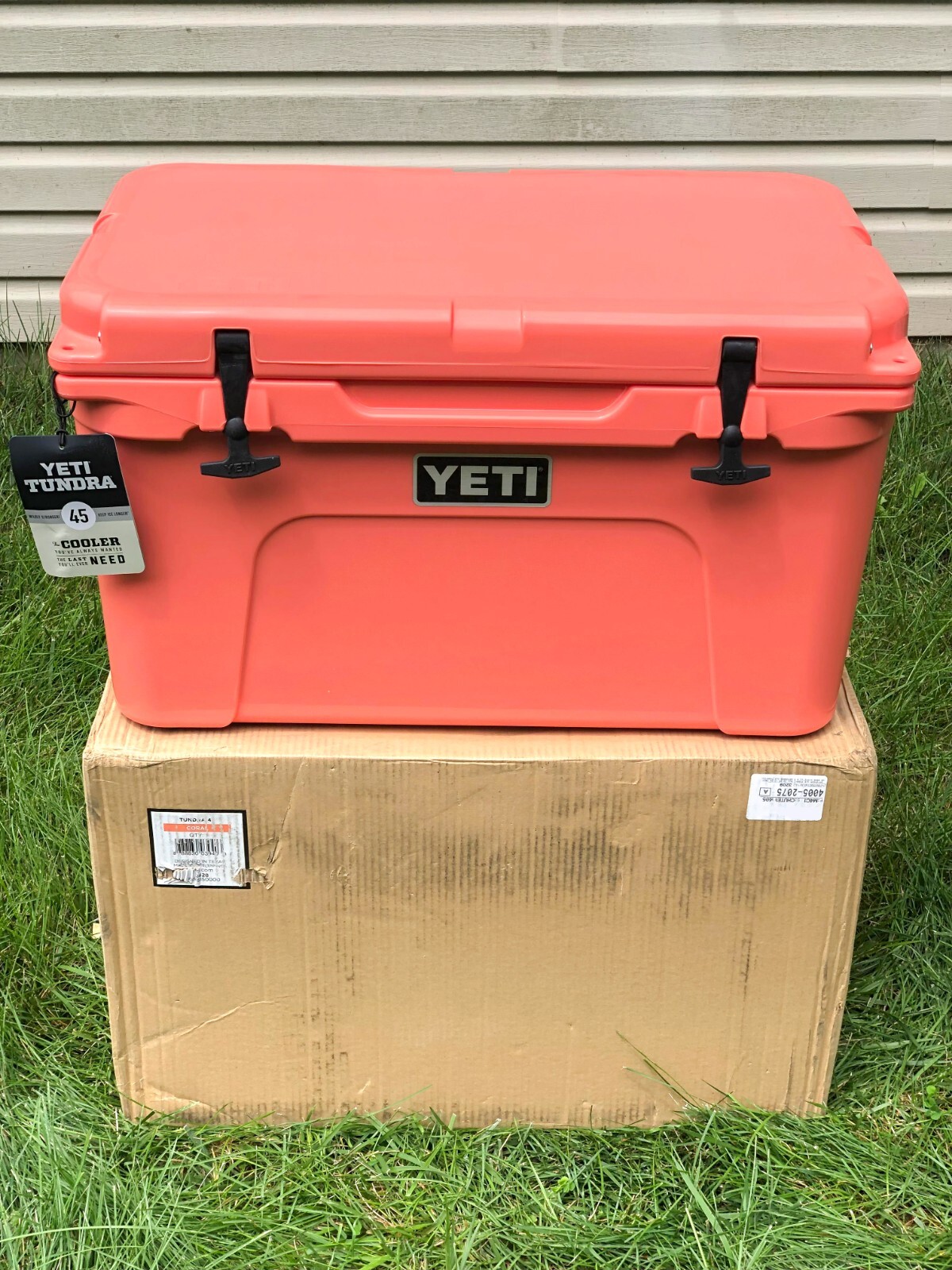 NEW YETI TUNDRA 45 LIMITED EDITION CORAL HARD COOLER IN