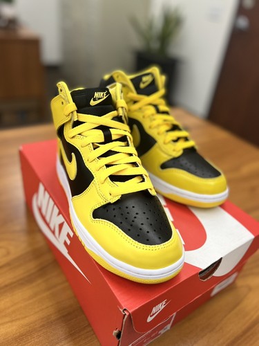 シューズ(男性用) Nike Dunk High \"Black / Varsity Maize\" NIKE W DUNK HIGH BLACK/VARSITY MAIZE-WHITE（ナイキ
