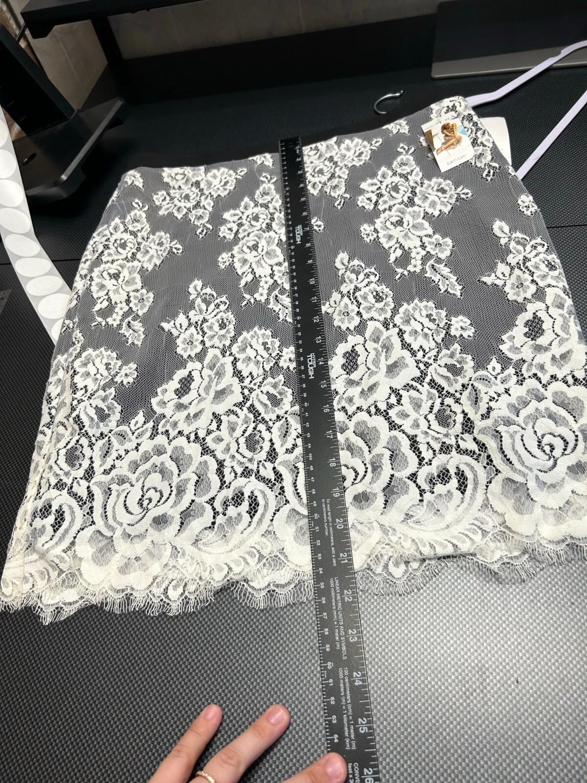 Karen Kane  Black/White Stretch Bonded Lace Pull-on Pencil Skirt 1L61519