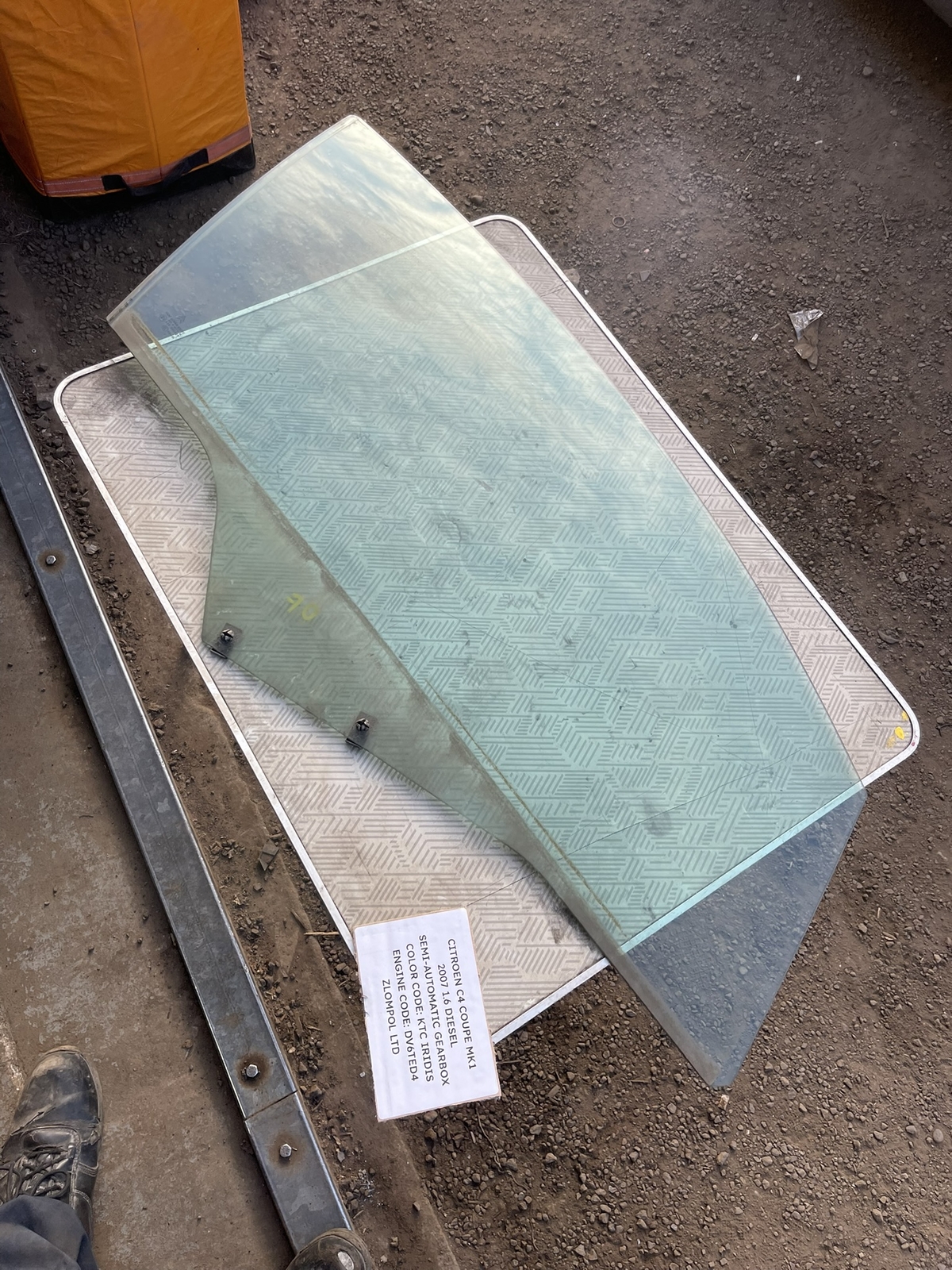Citroen C4 Coupe MK1 1.6 Diesel - Off Side Front Window Drop Glass 43R-000929