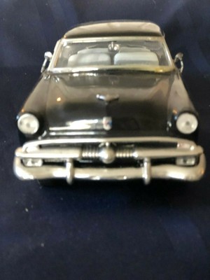 Diecast Car 1/24 scake 1953 FORD CRESTLINE VICTORIA HARD TOP WELLY 22093WBK