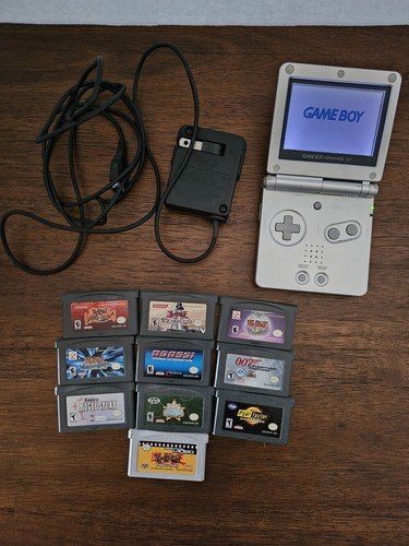 Nintendo Game Boy Advance SP - With Games Yugioh, Rainbow