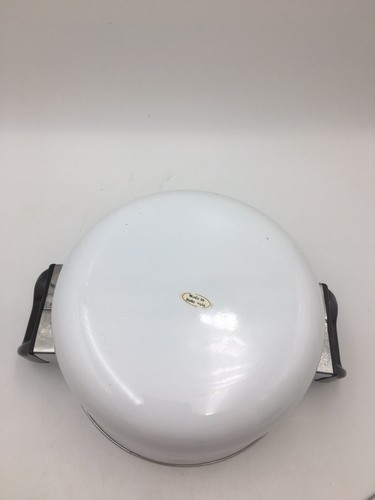 ENAMELWARE 2 QUART FLORAL POT WITH LID.