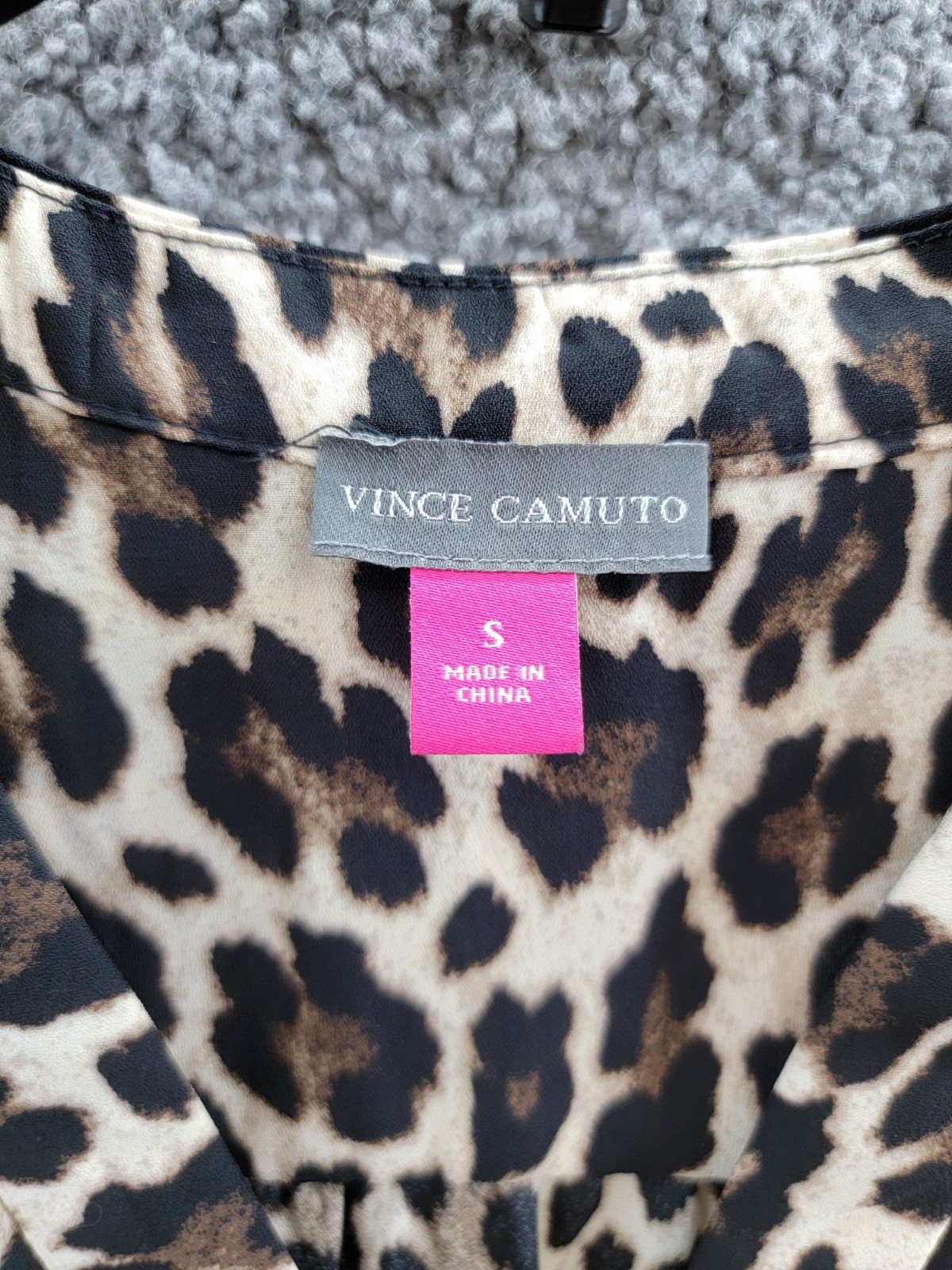 Vince Camuto Leopard Print V-Neck Top Women's S Rich Black Multi 3/4 Sleeve - Picture 5 of 16