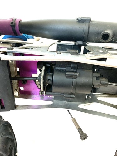 HPI Racing Savage 1/8 Nitro Monster Truck Roller Slider Chassis For Parts/Repair