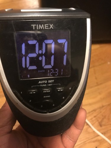 Timex (T313B) Black Auto-Set Dual Alarm AM/FM Clock Radio Preset Tuning LCD