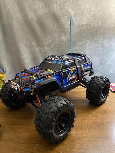 Traxxas Summit 1/16 4WD RTR Monster Truck (Rock n Roll