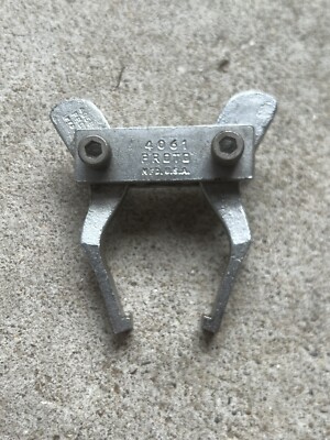 PROTO Tools USA #4061  2-Jaw Gear Puller with #4068-J Arms (no forcing screw)
