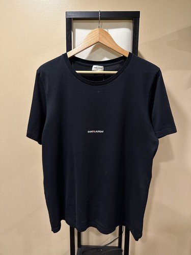 SAINT LAURENT RIVE GAUCHE T-SHIRT/ミニ ロゴ Tシャツ YVES SAINT LAURENT || Rive Gauche Logo Printed Cotton T