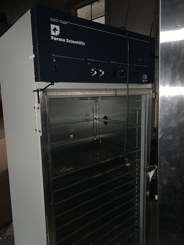 Forma Scientific 3916 Reach In  Incubator
