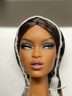 PINK GLAM  ADELE MAKEDA DRESSED DOLL  FASHION ROYALTY THE MOMENTS COLLECTION