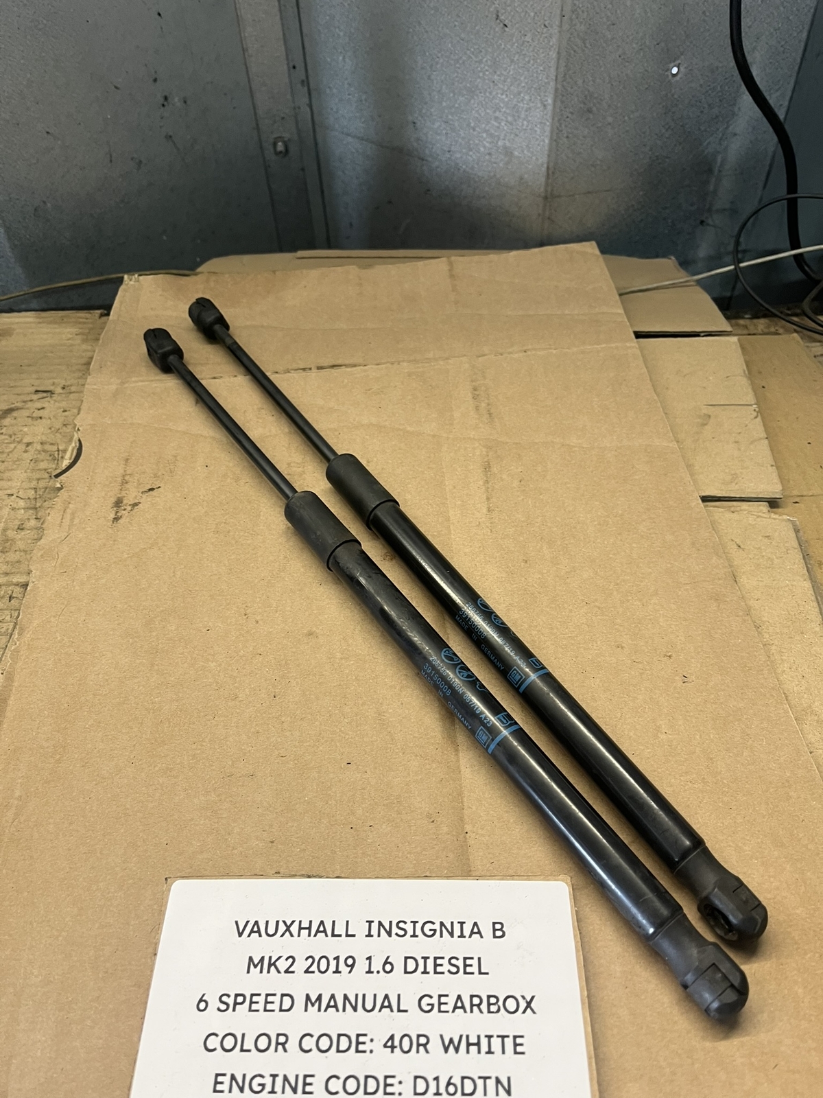 Vauxhall Insignia B MK2 1.6 Diesel Bonnet Gas Strut Holder 39150008 2x