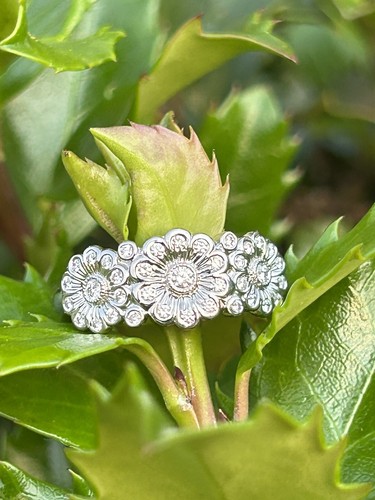 Tiffany & Co. フラワーデザインリング Tiffany & Co Platinum Diamond 3 Daisy Rose Flower Ring .35