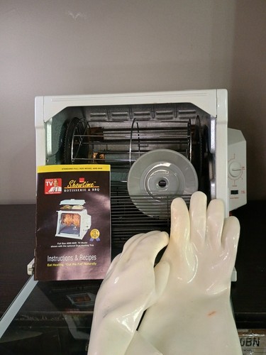 Ronco Showtime Model 4000 Full Size Rotisserie & BBQ Oven White With Accessories