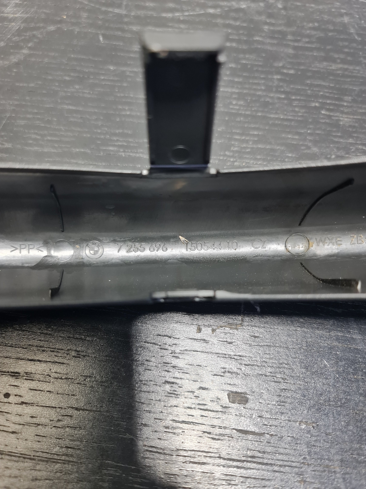 0 Bmw M3 F80 REAR PASSENGER SIDE TRUNK LID HINGE COVER CAP OEM image 5