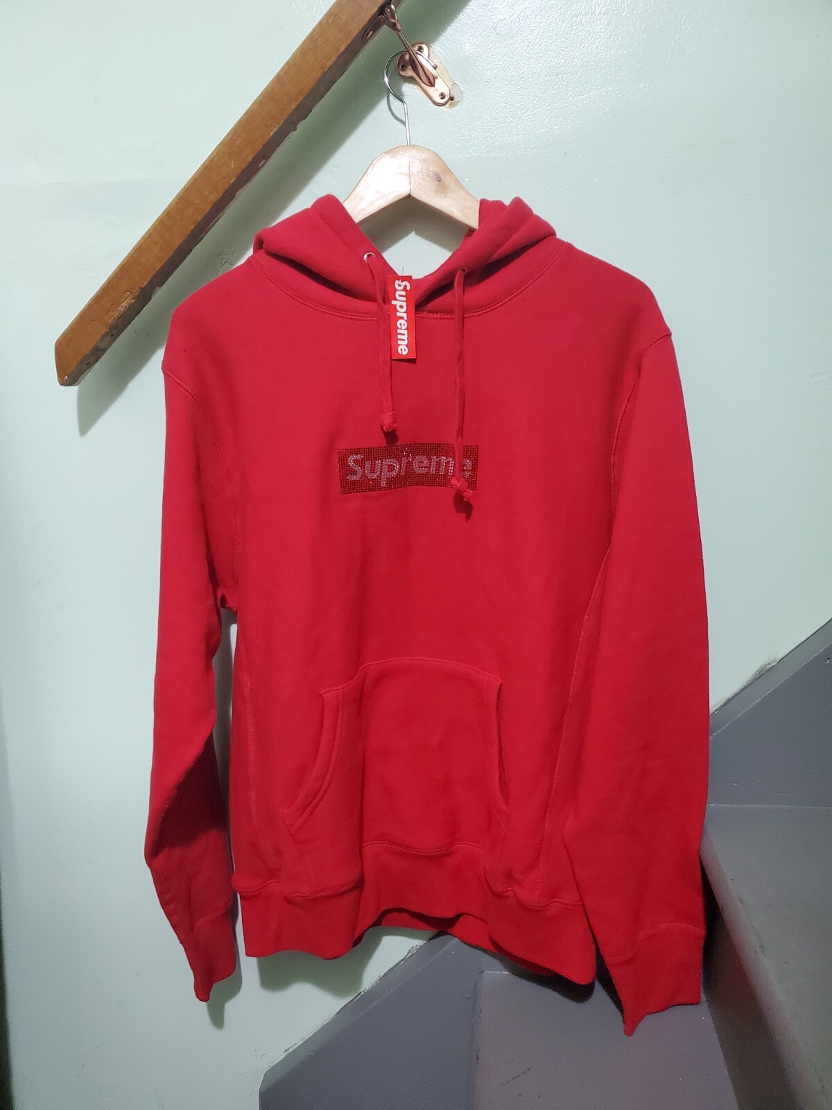 Supreme x Swarovski Box Logo Hoodie Size Medium | eBay Supreme x Swarovski Box Logo Hoodie Size Medium | eBay