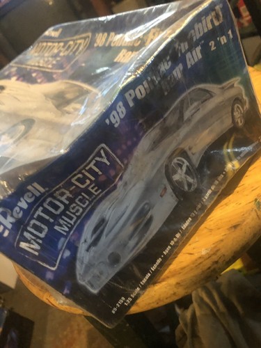 Revell 1/24 Motor City Muscle 98 Pontiac Firebird Ram Air