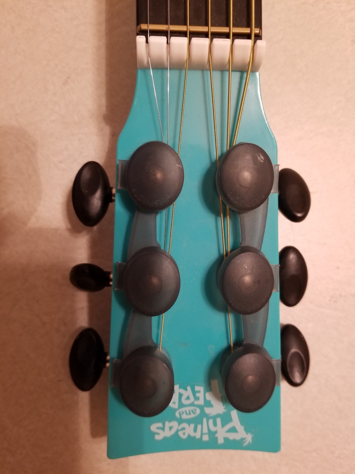 Disney Phineas & Ferb / 6 String Acoustic Guitar 31