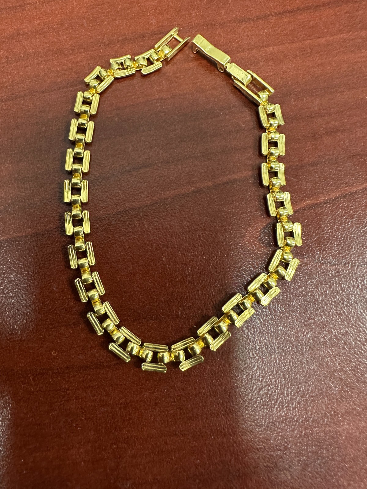 Beautiful Yellow Gold Tone Fashion Bracelet 7.5 Inches