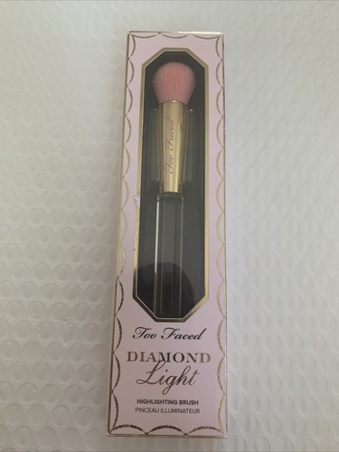 TOO FACED Diamond Light Highlighting Brush- New with Box
