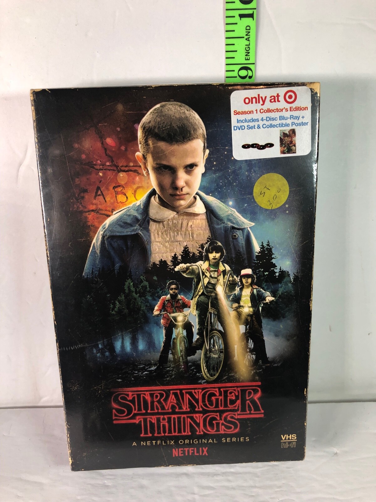 Stranger Things × weber Special Box2010 Stranger Things × weber] T shirt with Special