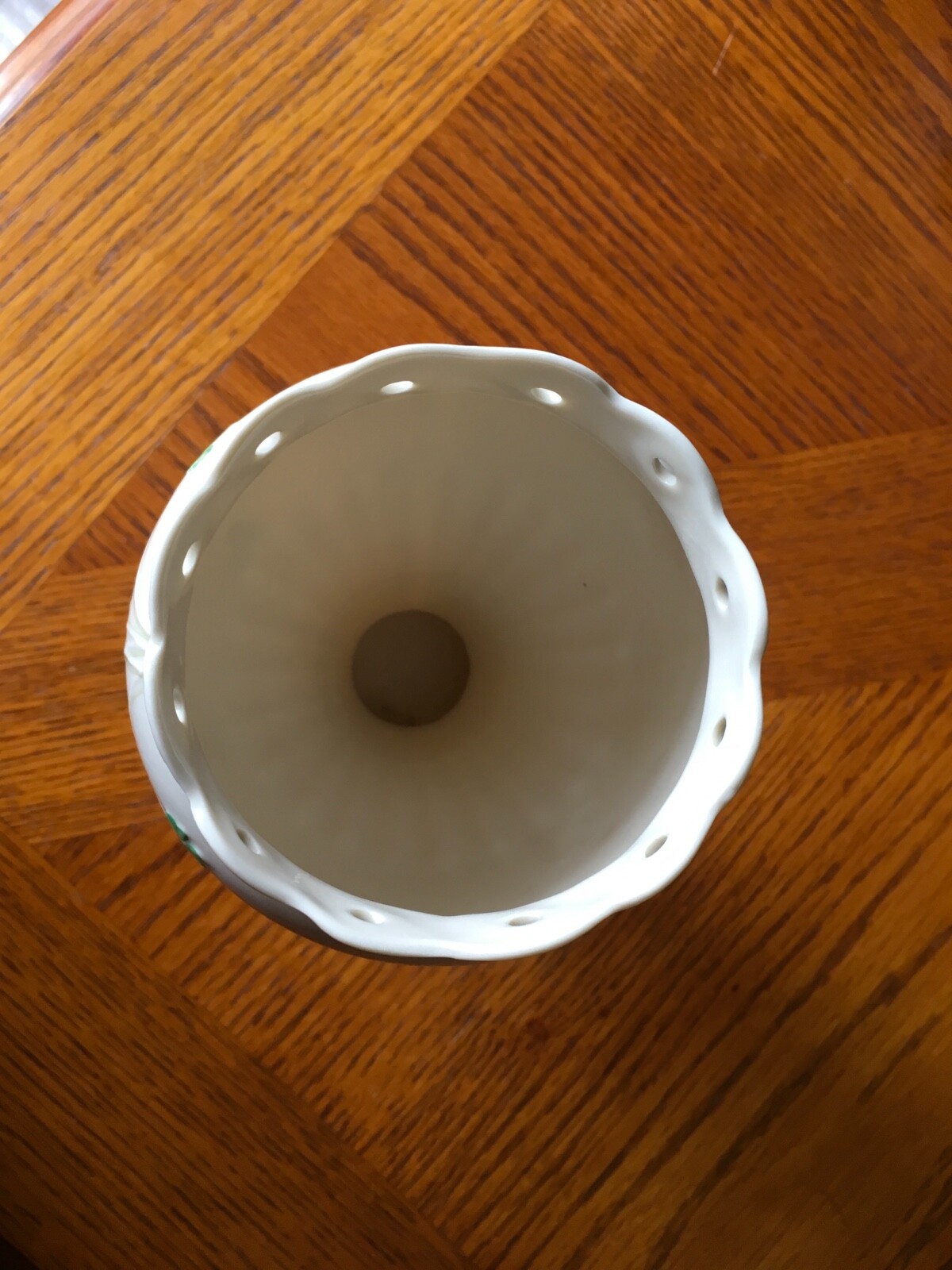 Vintage Belleek in Retrospect 2001 Ireland Shamrock Vase #7 EUC (umct)