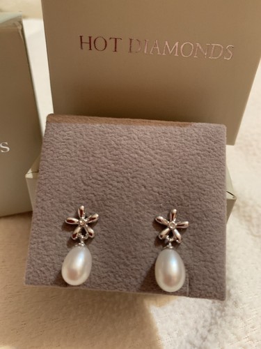 Hot Diamonds Sterling Silver White Flower Pearl Earrings